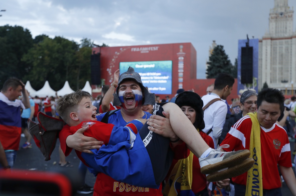 Футбольные фанаты в фан-зоне в Москве. Фото REUTERS/Scanpix/Leta