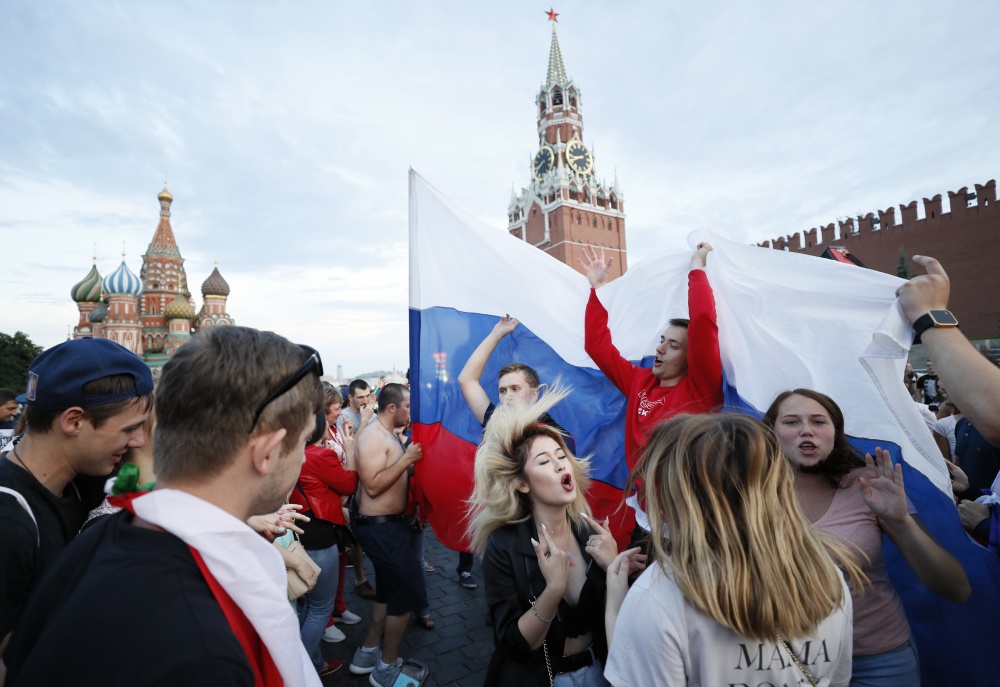 Ликование на Красной площади. Фото REUTERS/Scanpix/Leta