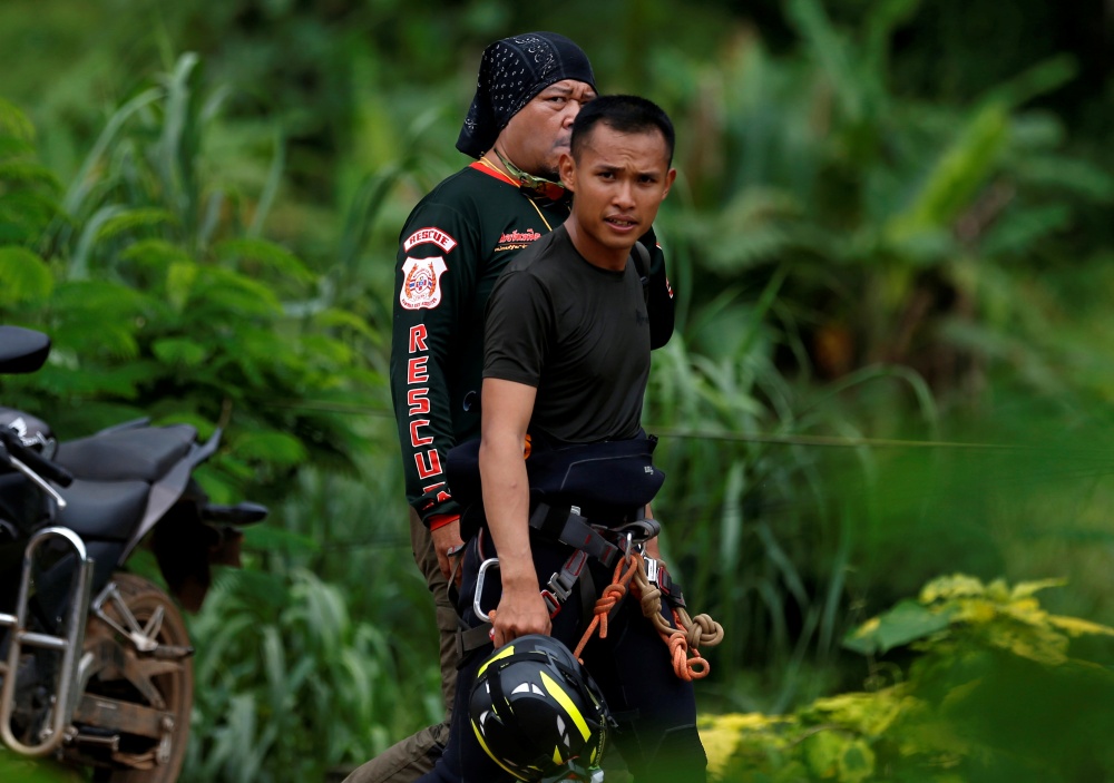 Участвующие в спасательной операции водолазы. Фото REUTERS/Scanpix/LETA
