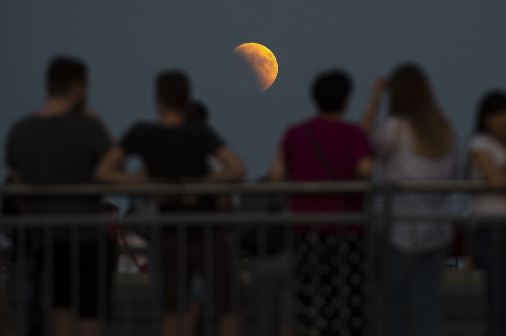 Самое продолжительное лунное затмение в XXI веке. Фото Xinhua/Scanpix/Leta