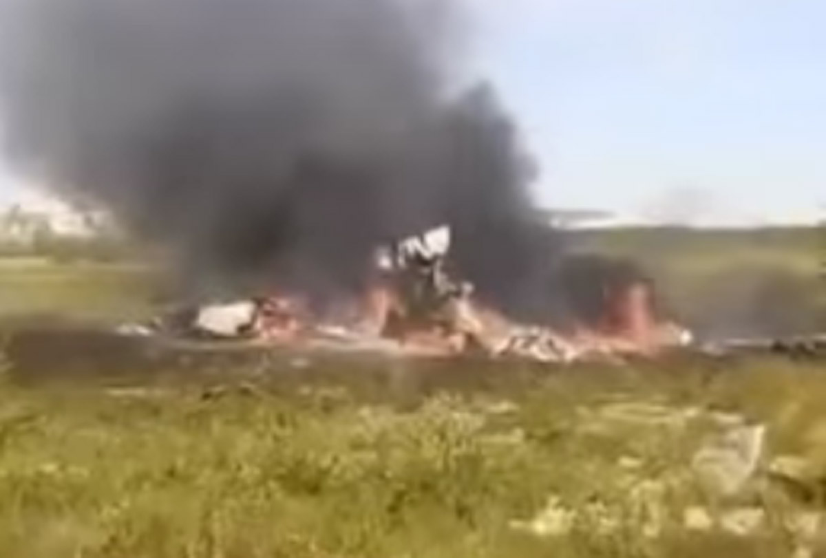 Скриншот видео с места падения Ми-8 в 2 км от Игарки