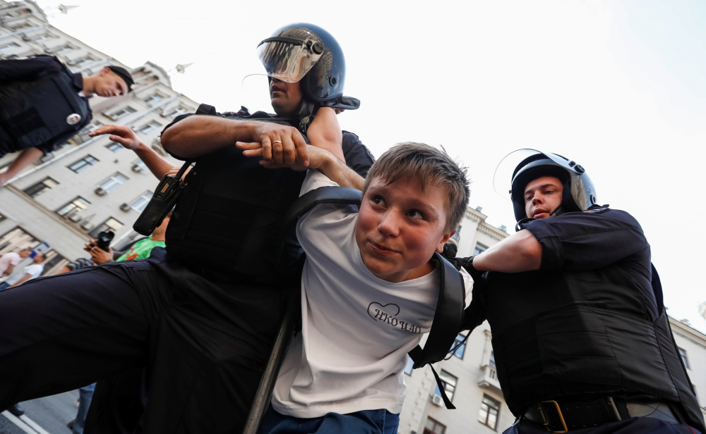 Задержание протестующего в Москве. Фото REUTERS/Scanpix/Leta