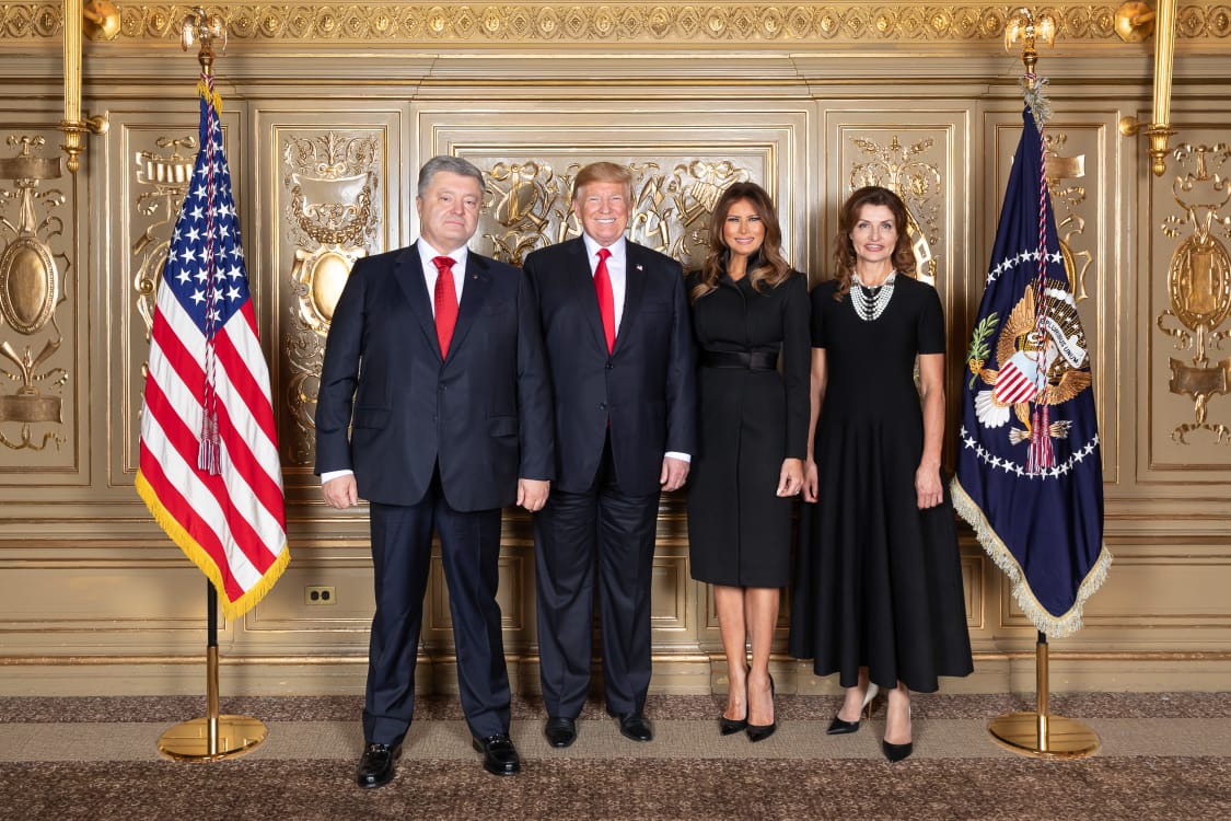 Петр Порошенко и Дональд Трамп с супругами Мариной и  Меланией. Фото из Twitter пресс-секретаря Порошенко Станислав Цеголко