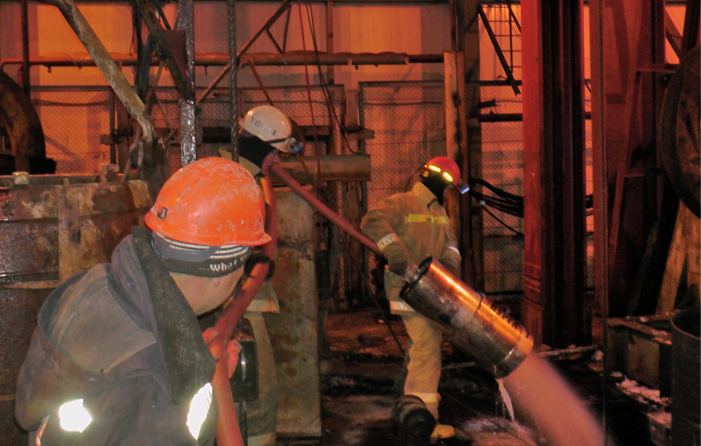 Спасатели работают на месте пожара шахте в Соликамске. Фото TASS/Scanpix/Leta