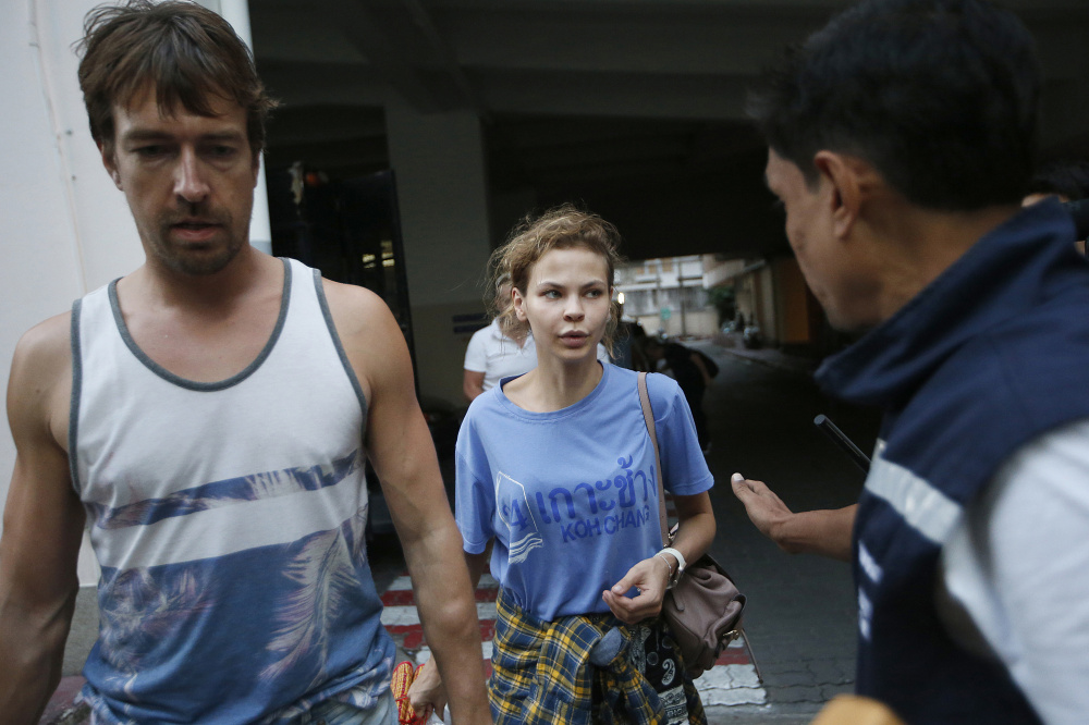 Задержание Насти Рыбки и Алекса Лесли в Таиланде. Фото AP Photo/Scanpix/LETA
