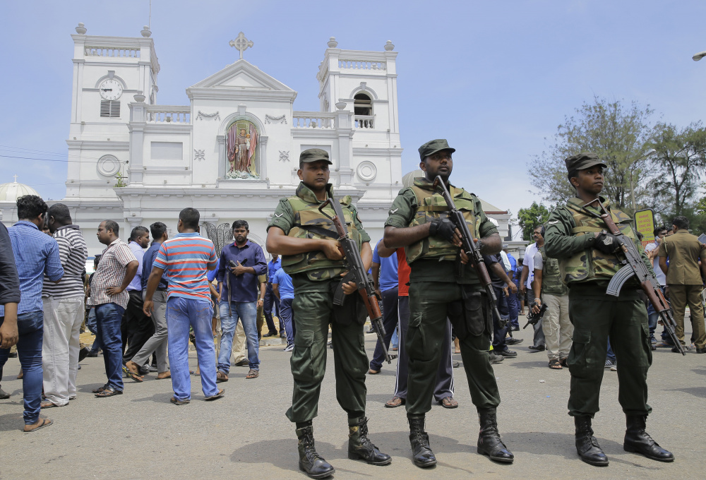 Взрывы в трех католических храмах на Шри-Ланке произошли почти одновременно во время праздничной пасхальной мессы. Фото AP/Scanpix/Leta