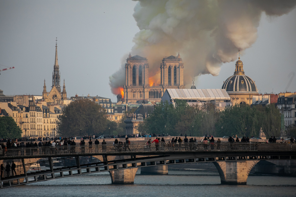 Пожар в соборе Парижской Богоматери начался примерно в 20:00 по местному времени (21:00 мск). Фото SIPA/Scanpix/Leta