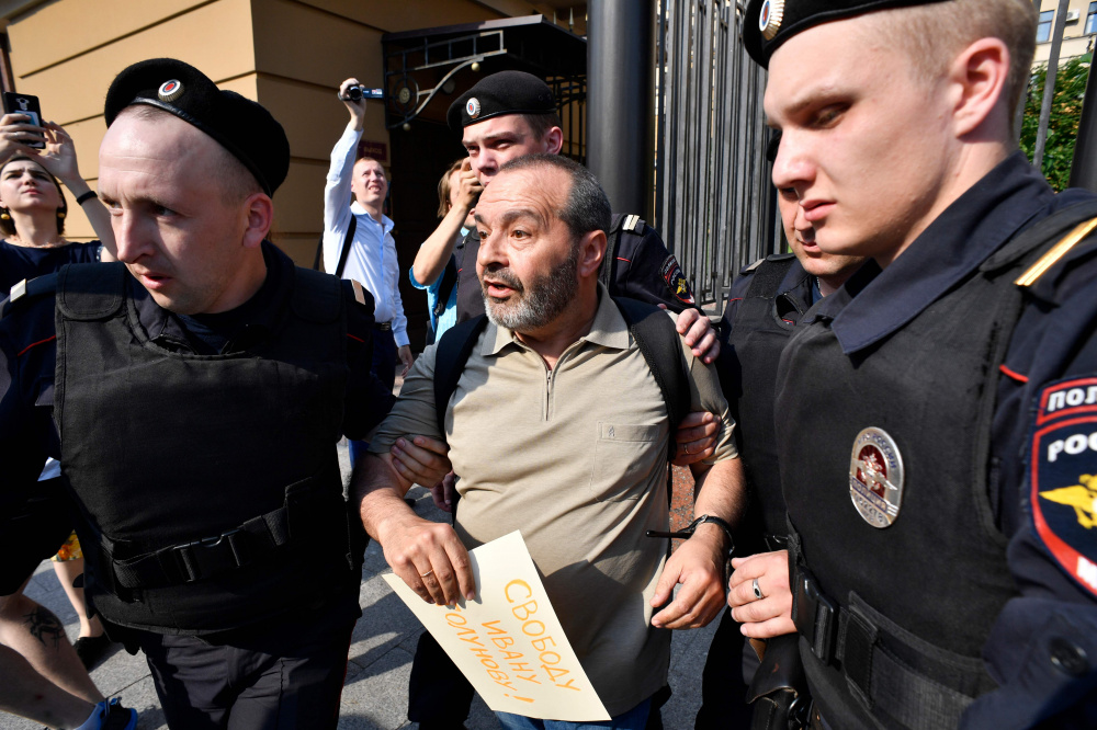 Задержание Виктора Шендеровича. Фото AFP/Scanpix/Leta