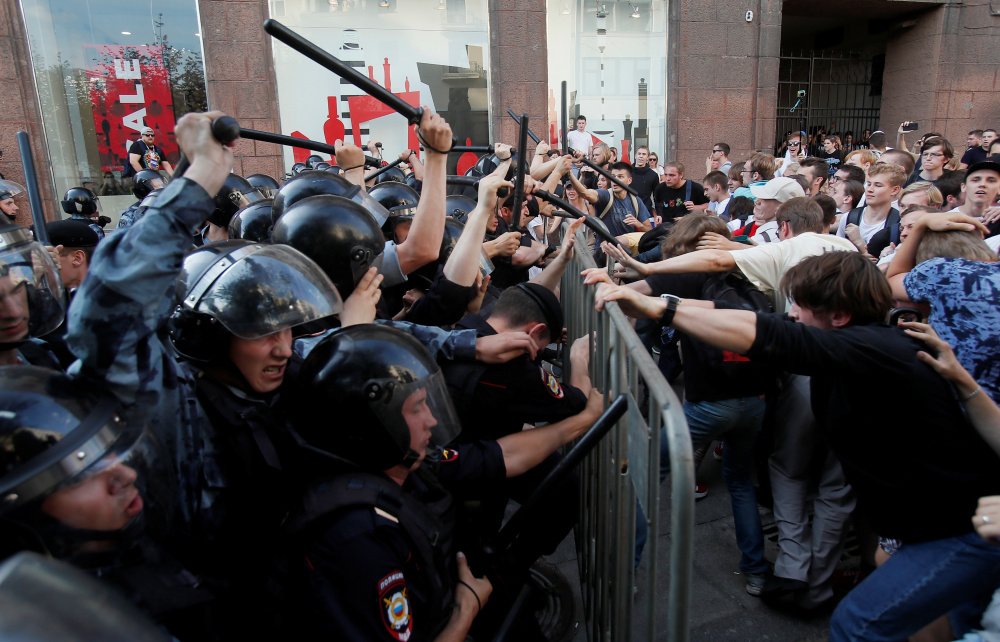 Столкновения с полицией. Фото REUTERS/Scanpix/Leta
