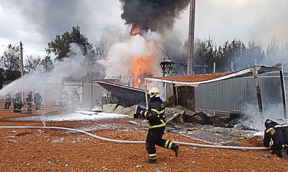 На ликвидацию возгорания направлены более 150 пожарных. Фото TASS/Scanpix/Leta