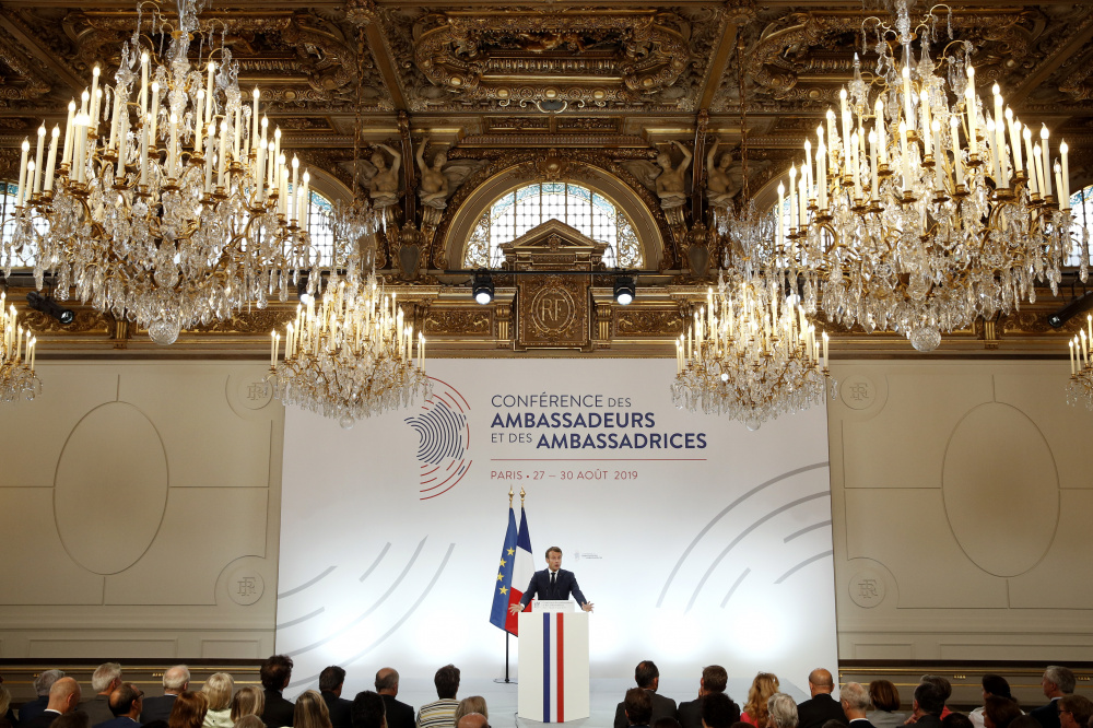 Президент Франции ЭЭмманюэль Макрон выступает перед послами республики в других странах мира. Фото EPA/YOAN VALAT / POOL/Scanpix/Leta