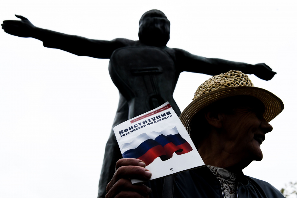 После согласованного митинга в Москве на трех площадках прошли серии одиночных пикетов. Фото: Kirill KUDRYAVTSEV / AFP/Scanpix/Leta
