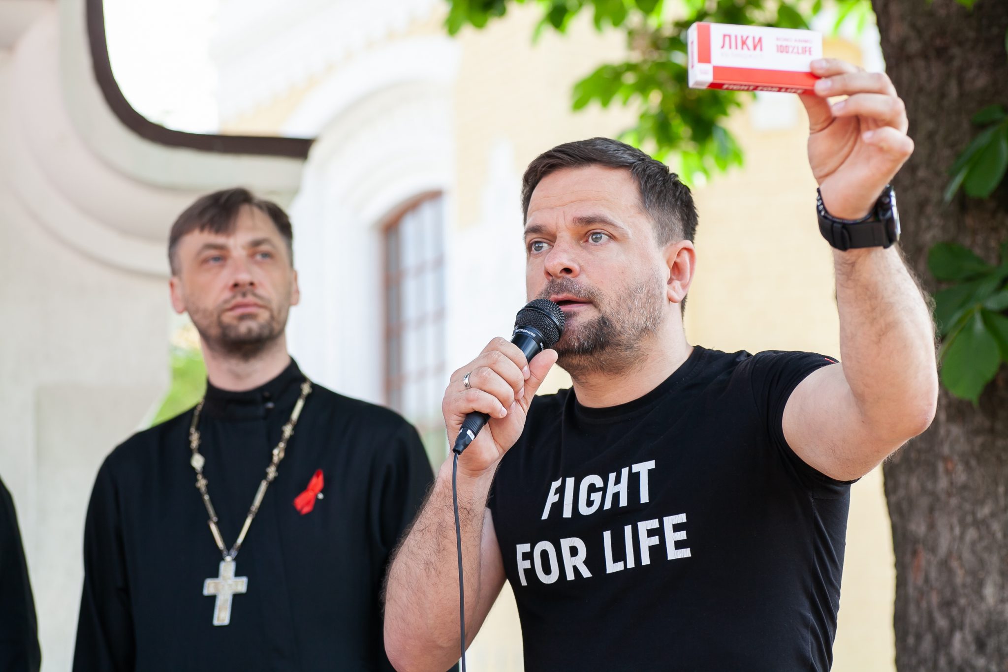 Отец Сергий (Дмитриев) и Дмитрий Шерембей (справа) на одном из мероприятий сети «Люди, живущие с ВИЧ». Фото «Спектра»