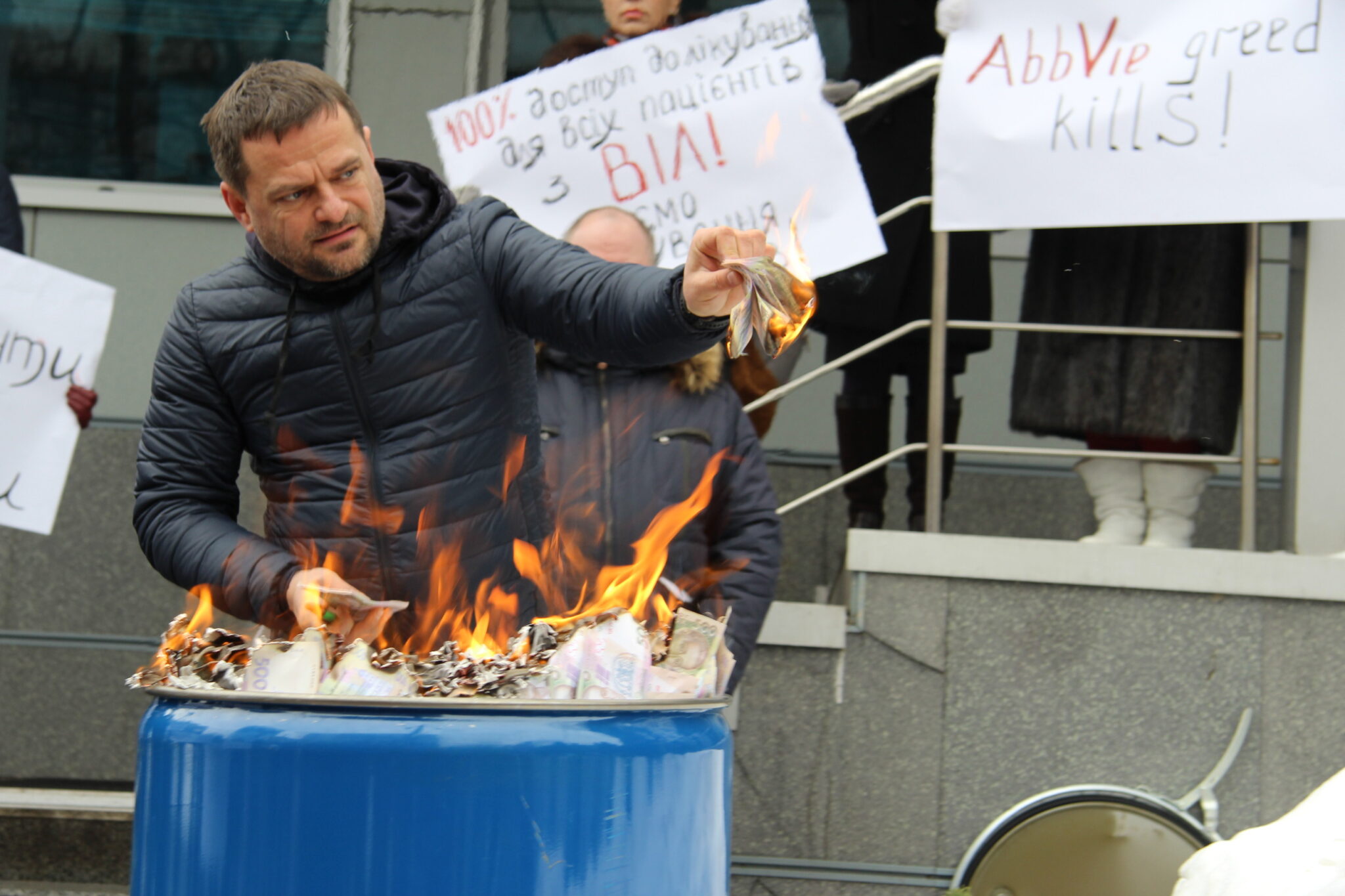 Дмитрий Шерембей на акции протеста против патентов на некоторые медицинские препараты. Фото «Спектра»