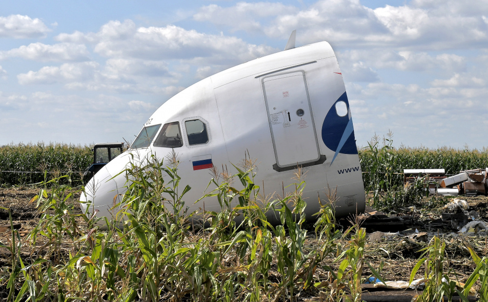 Разборка А321 после аварии в Жуковском. Фото: Maxim Grigoryev / TASS / Scanpix / Leta