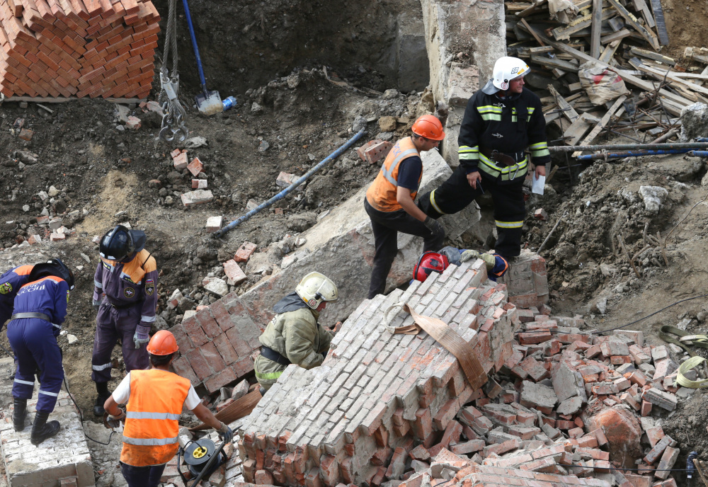 На месте работ по разбору завалов обрушившегося здания в Новосибирске, 28 августа 2019 г. Фото: Rostislav Netisov / TASS / Scanpix / Leta