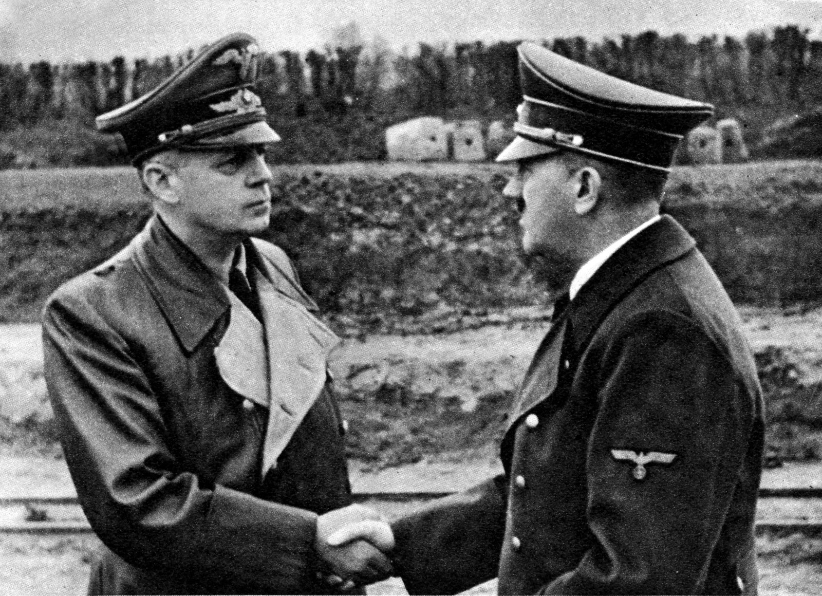 Joachimas von Ribbentropas (kairėje) ir Adolfas Hitleris © TopFoto / Scanpix