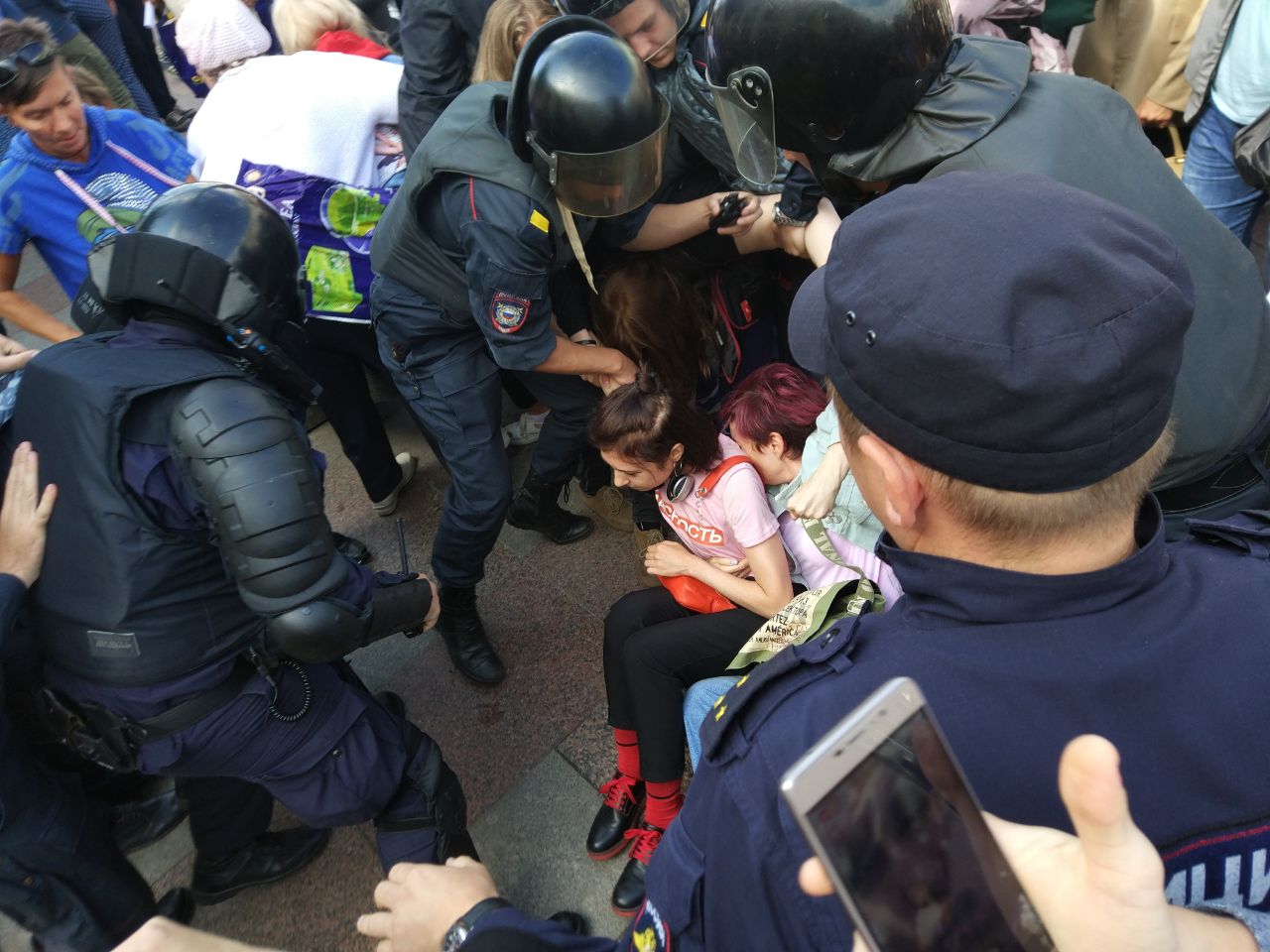 Задержание в Петербурге. Фото издания «Бумага»