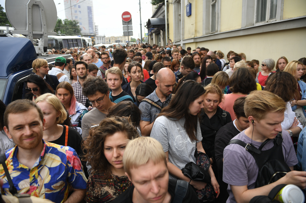Митинг в поддержку Кирилла Серебренникова у Басманного суда в Москве, август 2017 г. Фото: Vladimir Astapkovich / TASS / Scanpix / Leta