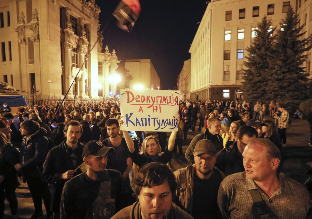 Протесты против "формулы Штайнмайера" в Киеве, 2 октября 2019 г. Фото: SERGEY DOLZHENKO / TASS / Scanpix / Leta