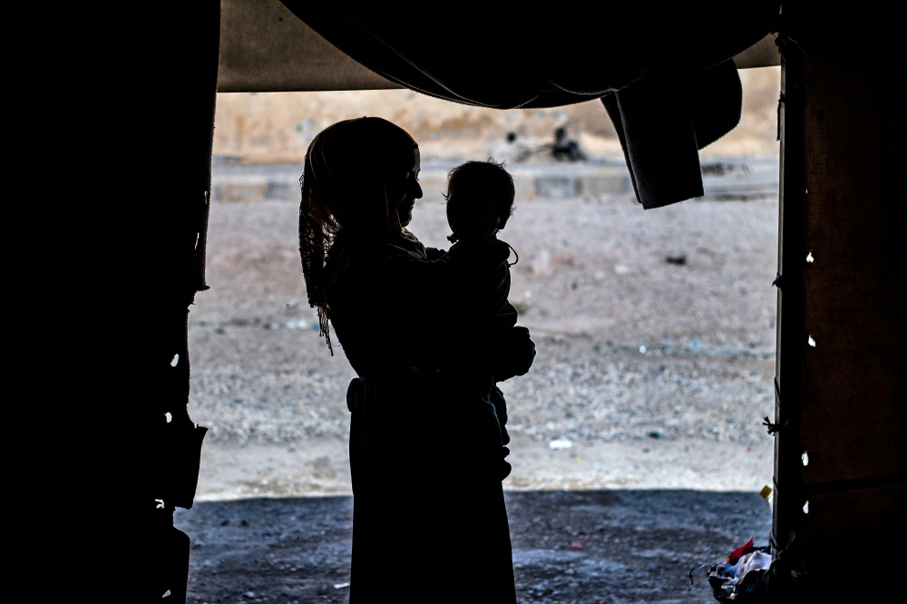 Женщина с ребенком. Фото: DELIL SOULEIMAN / TASS / Scanpix / Leta