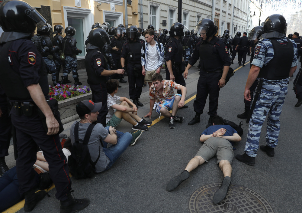 На акции протеста в Москве, 27 июля 2019 г.  Фото: Pavel Golovkin / TASS / Scanpix / Leta