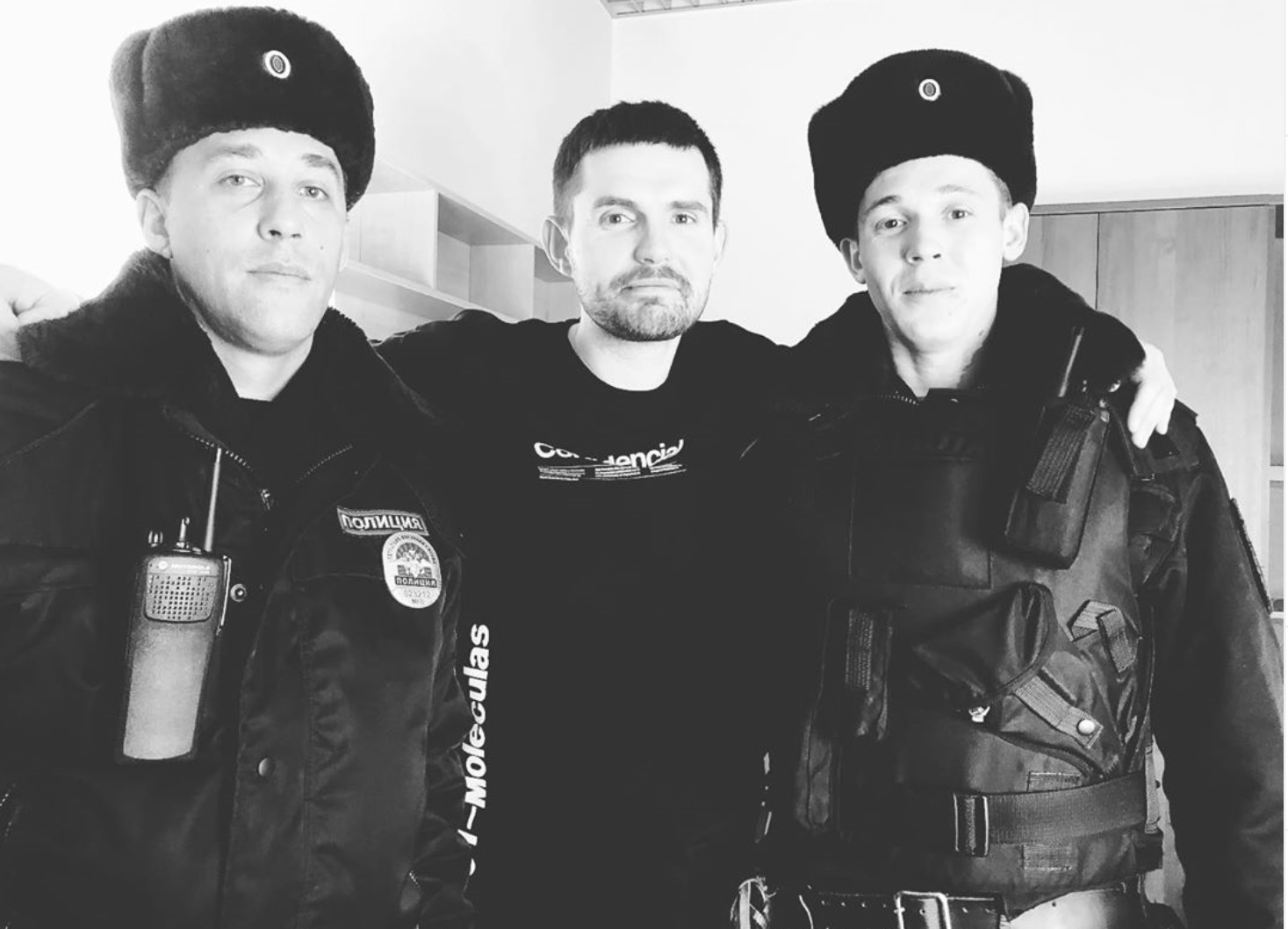 Noize MC с полицейскими. Фото: твиттер Noize MC