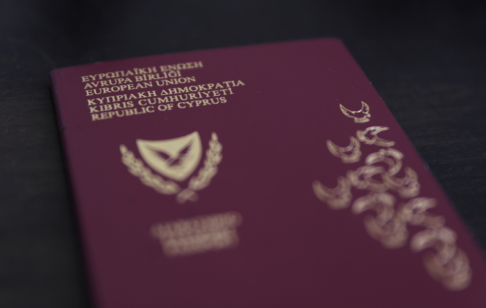 Паспорт гражданина Кипра. Фото: STRINGER / TASS / Scanpix / Leta