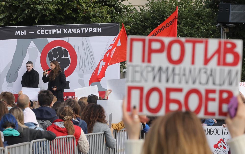 Акция в поддержку сестер Хачатурян, пострадавших от домашнего насилия, август 2019 г. Фото: Sergei Konkov / TASS / Scanpix / Leta