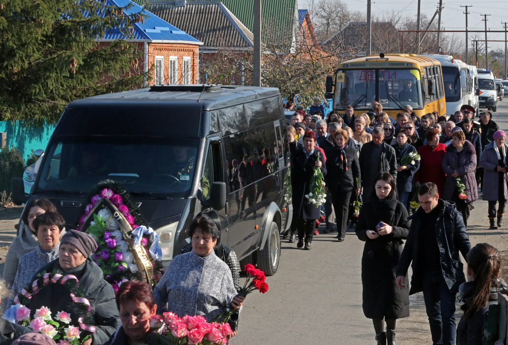 После церемонии прощания процессия направилась к клабищу. Фото: Mikhail Tereshchenko / TASS / Scanpix / Leta