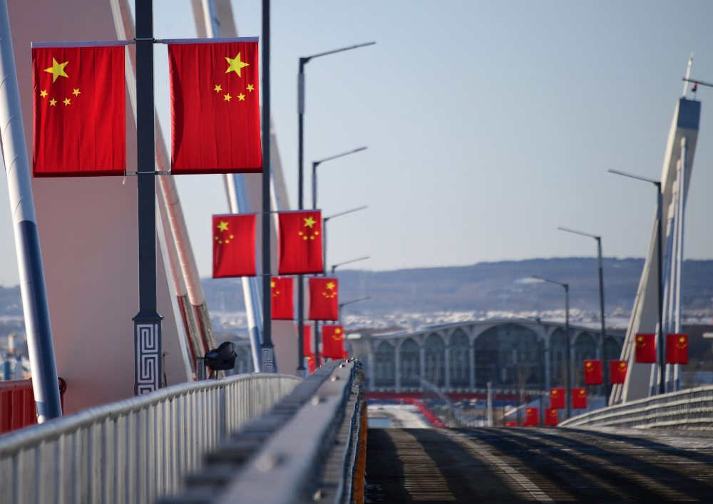 Российская и китайская стороны построили по 540 метров дорожного полотна соответственно. Фото: Yuri Smityuk / TASS / Scanpix / Leta