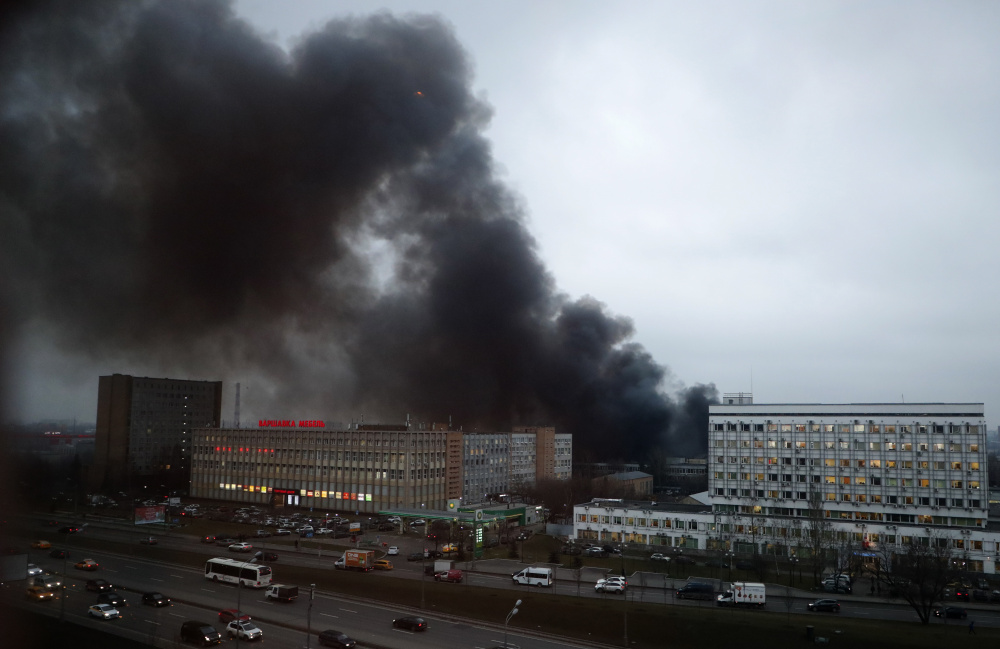 Пожар на Варшавском шоссе. Фото: MAXIM SHIPENKOV / TASS / Scabpix / Leta