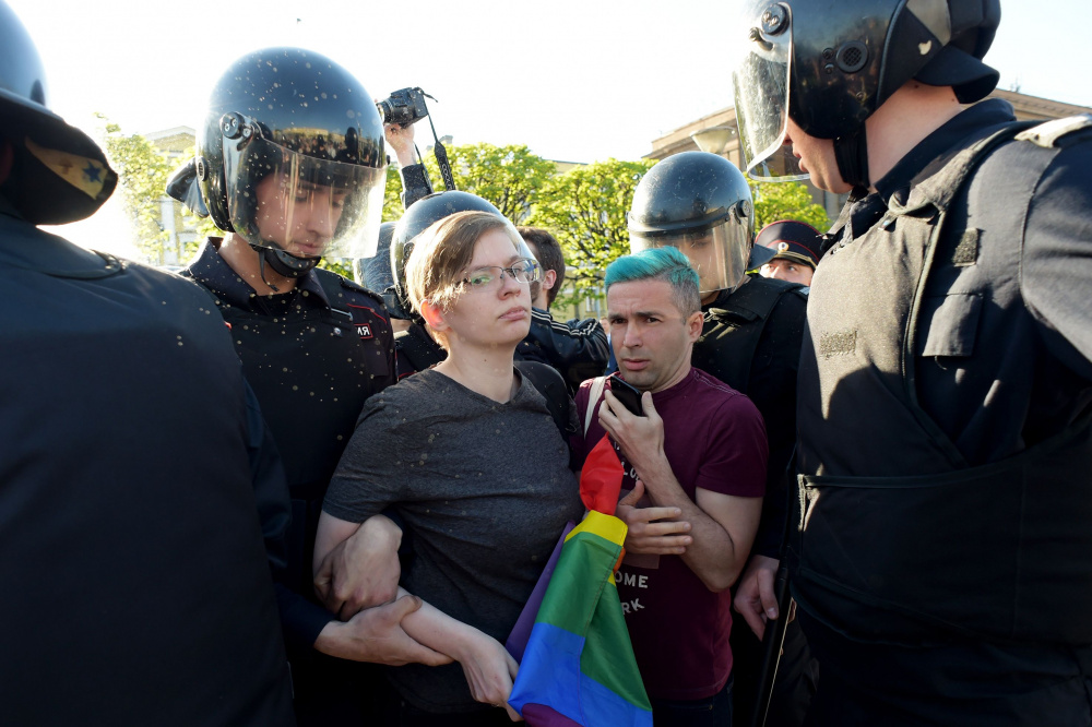 Полицейские разгоняют митинг активистов ЛГБТ-движения. Фото: Ольга Мальцева/AFP/Scanpix/Leta