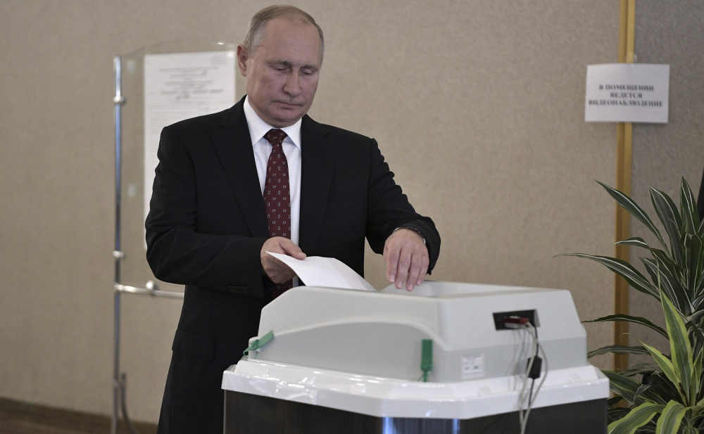 Владимир Путин голосует на выборах в местные органы власти в Москве. Фото Alexei Nikolsky via ZUMA Wire/Scanpix/LETA
