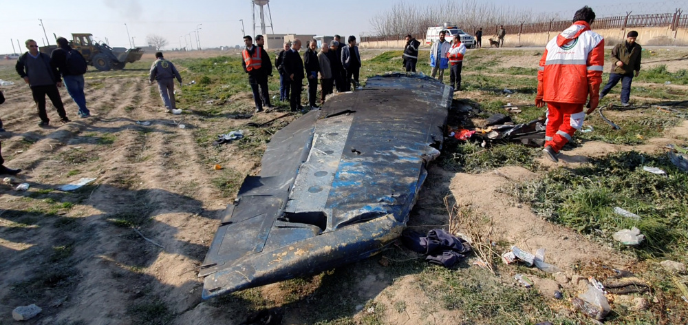 Обломки самолета авиакомпании МАУ на месте крушения под Тегераном. Фото REUTERS/Scanpix/LETA