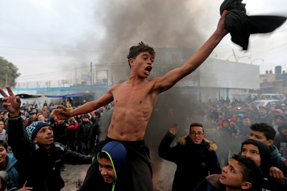 Палестинская молодежь в Секторе Газа протестует против плана ближневосточного урегулирования Дональда Трампа. Фото REUTERS/Ibraheem Abu Mustafa/Scanpix/LETA