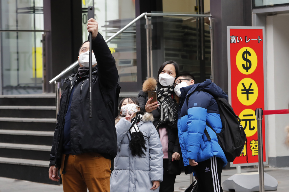 Люди в масках, Южная Корея. Фото: Ahn Young-joon / TASS / Scanpix / Leta
