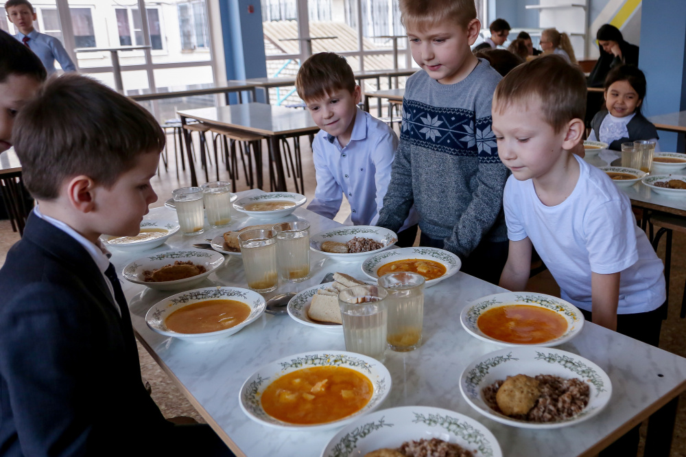 Обед в школьной столовой, Волгоград. Фото Dmitry Rogulin/TASS/Scanpix/LETA