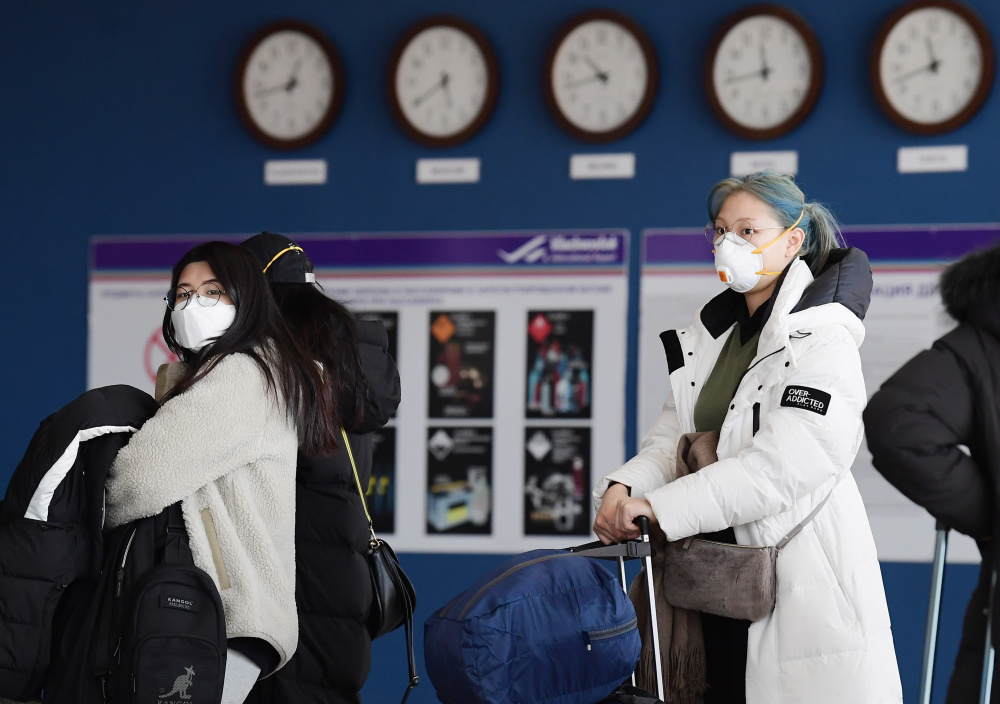 Пассажиры авиарейса из Китая в аэропорту Владивостока. Фото Yuri Smityuk/TASS/Scanpix/LETA
