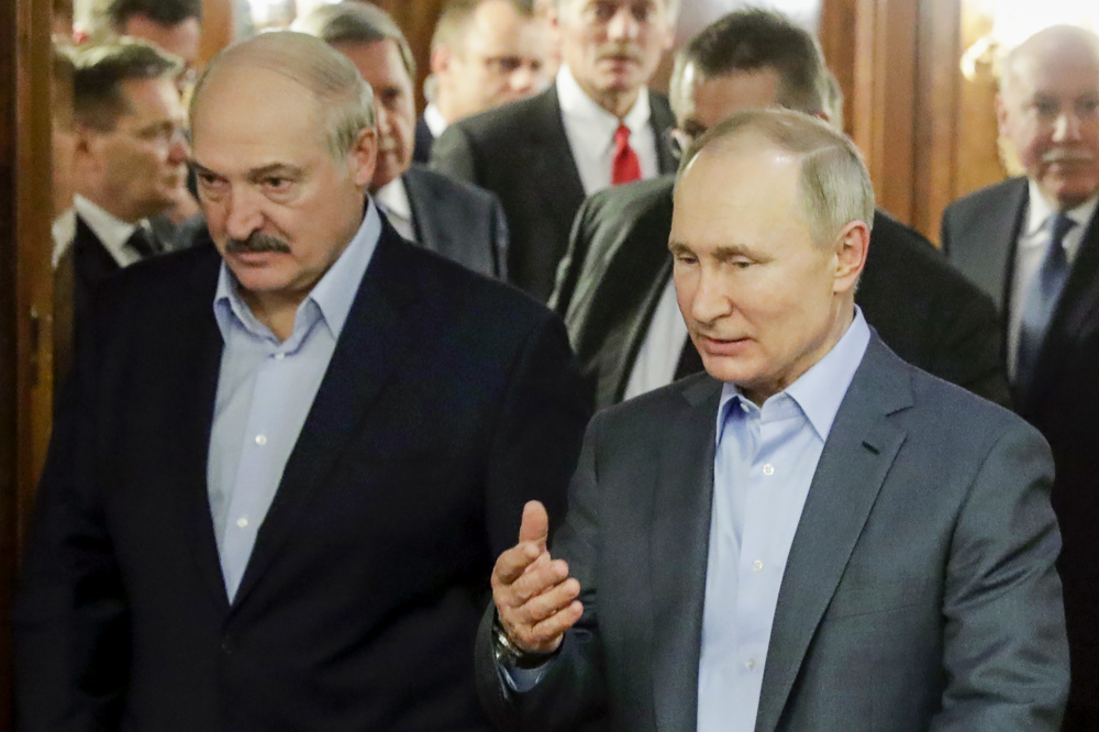Александр Лукашенко (слева) и Владимир Путин. Фото: Mikhail Metzel / TASS / Scanpix / Leta