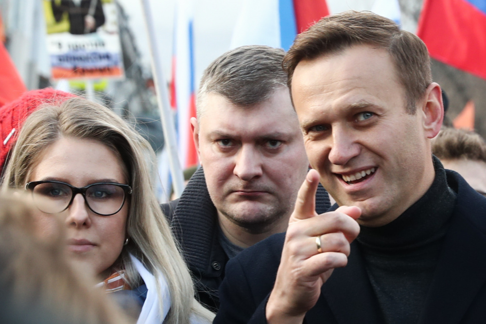 Алексей Навальный (справа) и Любовь Соболь (слева) на марше Немцова, 29 февраля 2020 г. Фото: Sergei Fadeichev / TASS / Scanpix / Leta