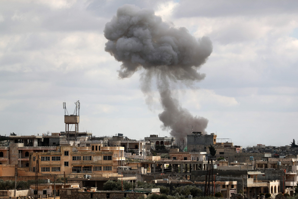 Авиаудары по южной части сирийской провинции Идлиб. Фото Omar HAJ KADOUR/AFP/Scanpix/LETA