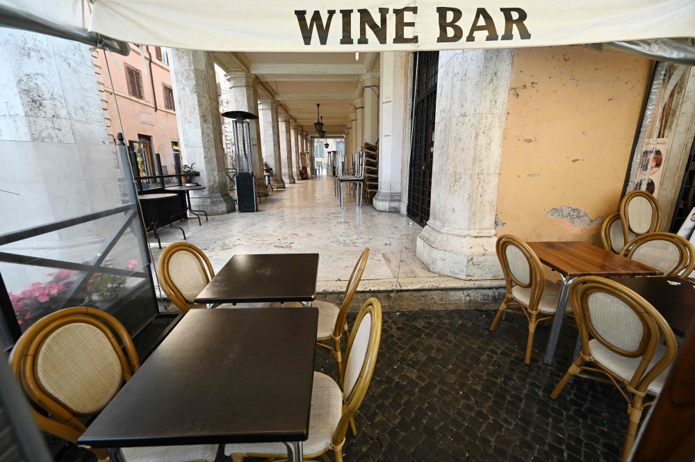 Безлюдный винный бар в Риме. Фото: VINCENZO PINTO / TASS / Scanpix / Leta