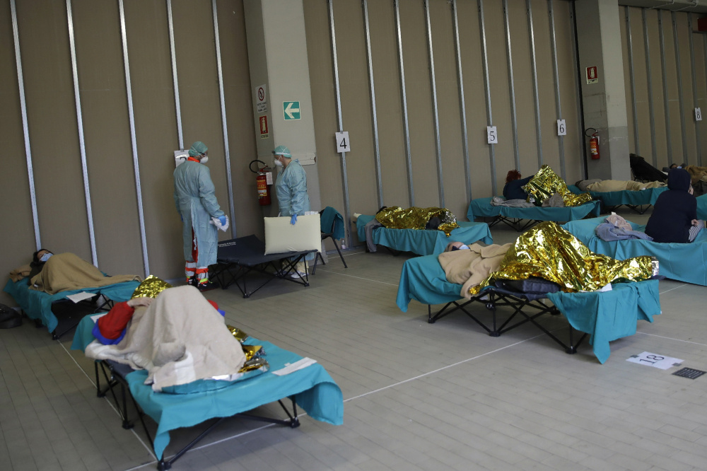 Пациенты в кризисном центре, Брешиа, Италия. Фото: Luca Bruno / TASS / Scanpix / Leta