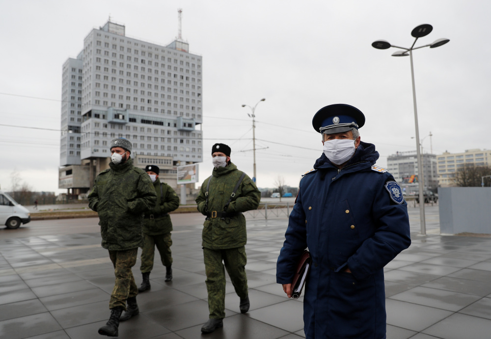 Казачий патруль на улице Калининграда. Фото REUTERS/Vitaly Nevar/Scanpix/LETA