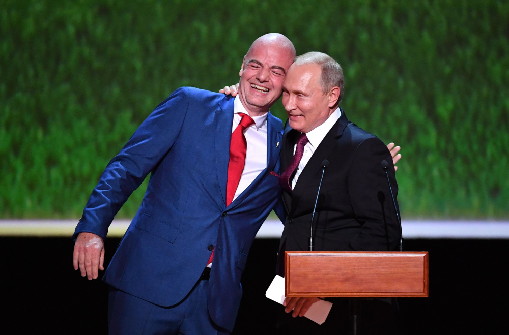 Президент ФИФА Джанни Инфантино (слева) и президент РФ Владимир Путин. Фото: YURI KADOBNOV / TASS / Scanpix / Leta