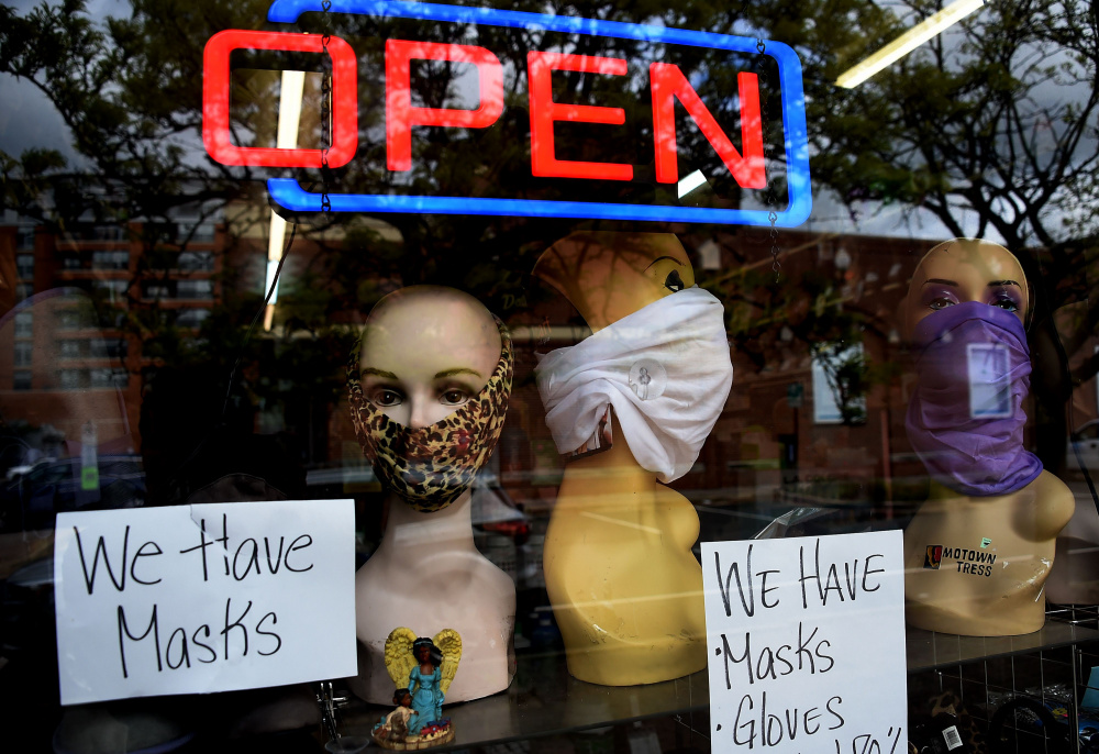 Витрина магазина в штате Вирджиния, США. Фото Photo by Olivier DOULIERY/AFP/Scanpix/LETA