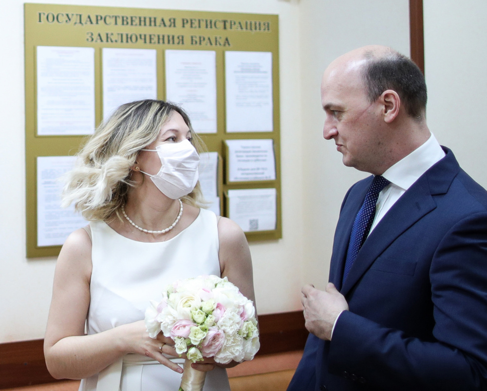 Москва, бракосочетание во время эпидемии коронавируса. Фото Sergei Bobylev/TASS/Scanpix/LETA