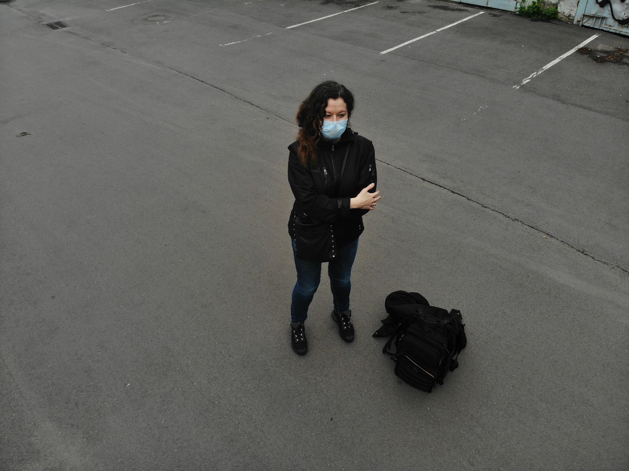 Киевлянка Олена Ганцяк-Каськив во время непродолжительной прогулки рядом с домом. Фото из ее личного архива