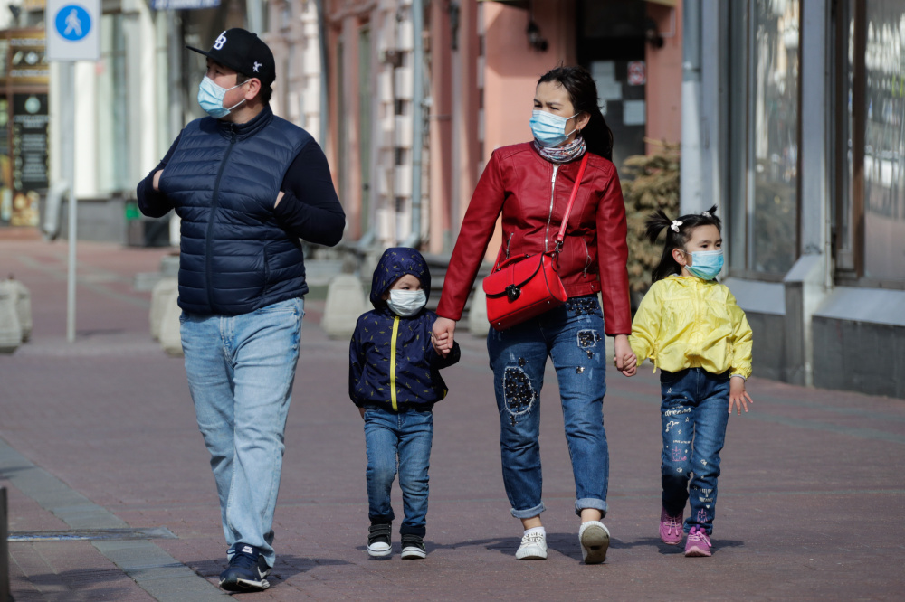 Семья на прогулке в Москве. Фото: Mikhail Metzel / TASS / Scanpix / Leta